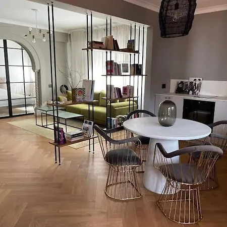 Appartement Stunning 1bd Flat With 50m2 Terrace In The Center Boekarest