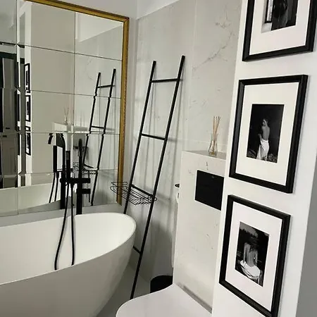 Stunning 1bd Flat With 50m2 Terrace In The Center Appartement *