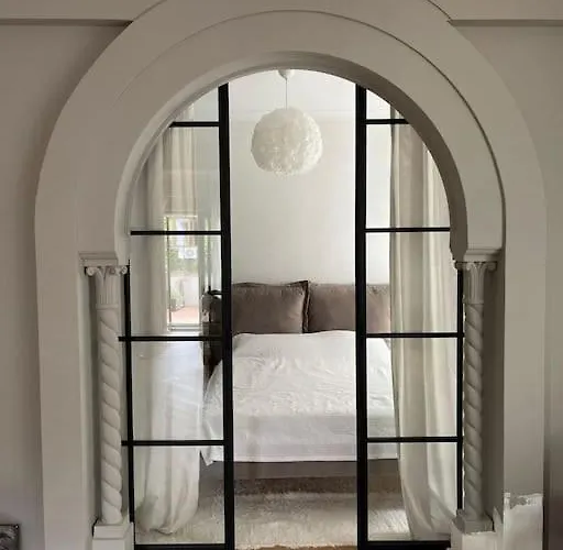 Apartman Stunning 1bd Flat With 50m2 Terrace In The Center