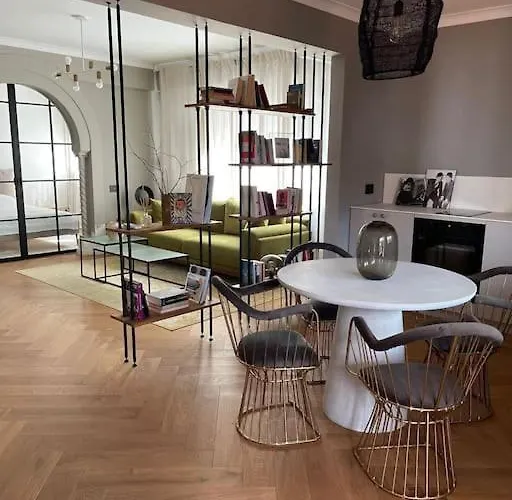 Appartement Stunning 1bd Flat With 50m2 Terrace In The Center Bucarest