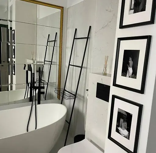 Stunning 1bd Flat With 50m2 Terrace In The Center Apartament *